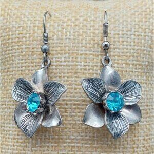 Premier Designs Silver Tone Dangle Garden Gate Flower Earrings Ice Blue Crystal